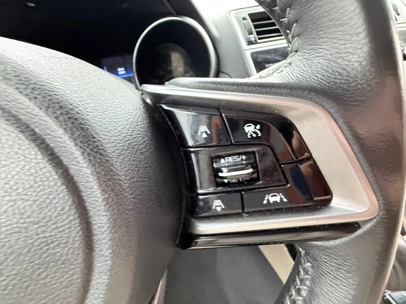 Used 2018 Subaru Outback 3.6R Limited AWD/4WD image 13