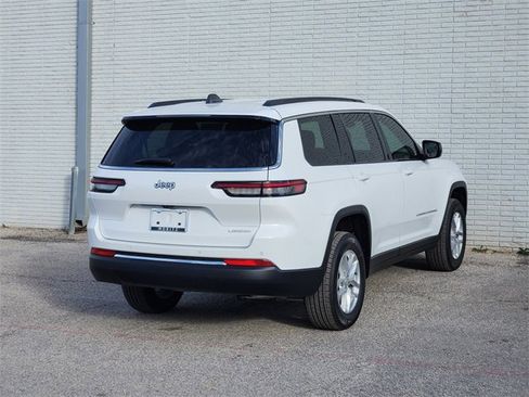 New 2025 Jeep Grand Cherokee L Laredo image 4