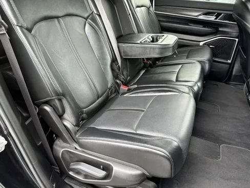 Used 2024 Jeep Wagoneer L Series II w/ Flexible Seating Group AWD/4WD image 29