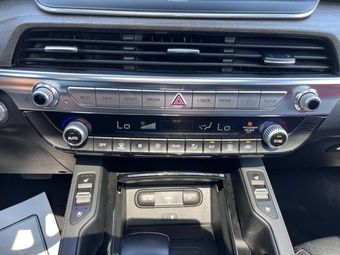 Certified 2022 Kia Telluride EX w/ EX Premium Package FWD image 17