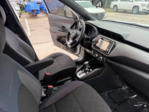 Used 2018 Nissan Kicks S image 25