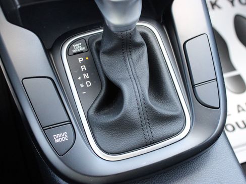 Used 2025 Kia Soul LX FWD image 35