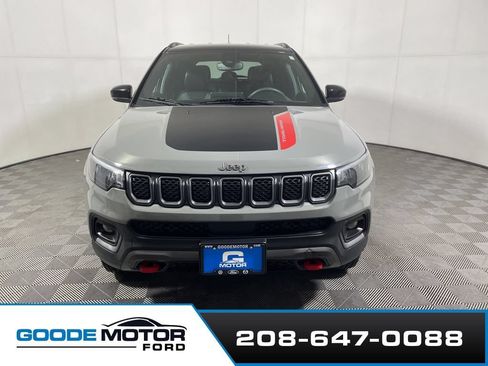 Used 2024 Jeep Compass Trailhawk AWD/4WD image 3