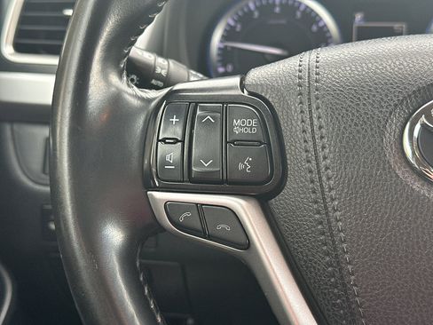 Used 2019 Toyota Highlander XLE AWD/4WD image 14