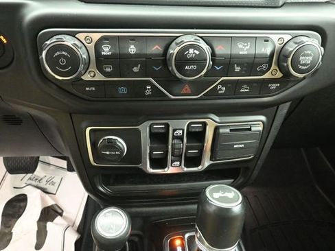 Used 2021 Jeep Wrangler Unlimited Sahara w/ Cold Weather Group AWD/4WD image 20