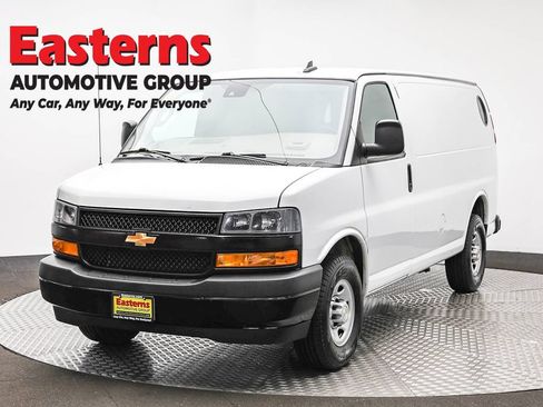 Used 2021 Chevrolet Express 3500 w/ Driver Convenience Package RWD image 1
