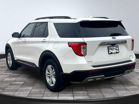 Used 2022 Ford Explorer XLT w/ Equipment Group 202A AWD/4WD image 5