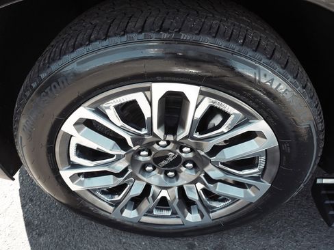 Used 2023 GMC Yukon XL Denali Ultimate AWD/4WD image 8