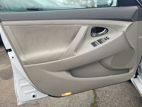 Used 2011 Toyota Camry Base image 16