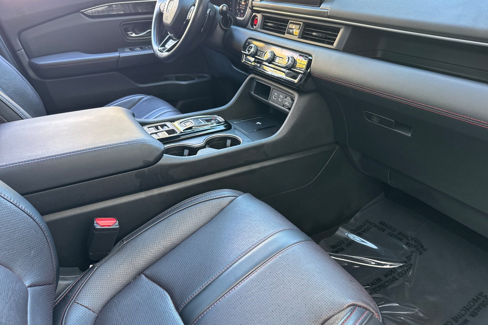 Used 2025 Honda Pilot Black Edition image 36
