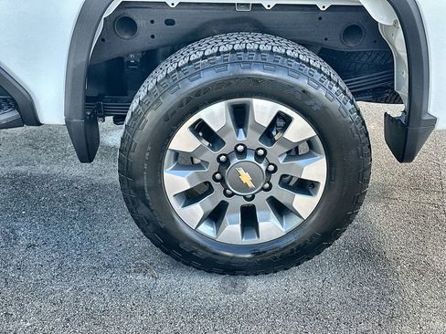 Certified 2024 Chevrolet Silverado 2500 Custom image 32