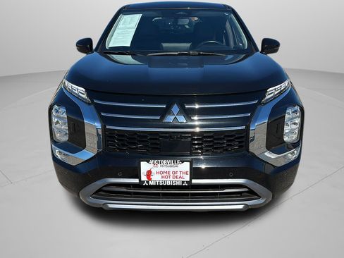 Used 2025 Mitsubishi Outlander SE AWD/4WD image 2