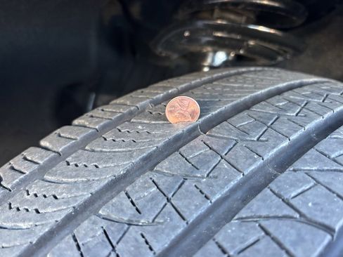 Used 2025 Ford Explorer ST-Line w/ Premium Package image 15