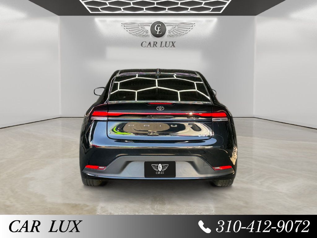 Used 2025 Toyota Prius LE FWD image 4