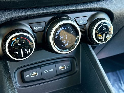 Certified 2022 Hyundai Venue Limited image 11