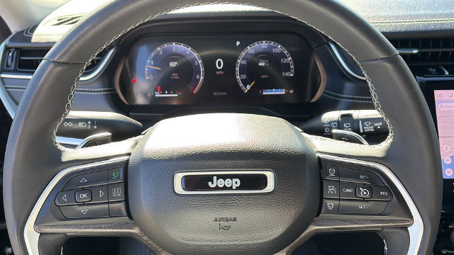 Used 2023 Jeep Grand Cherokee L Limited w/ Black Appearance Package AWD/4WD image 12