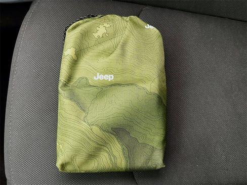 Used 2023 Jeep Wrangler Unlimited w/ Safety Group image 44