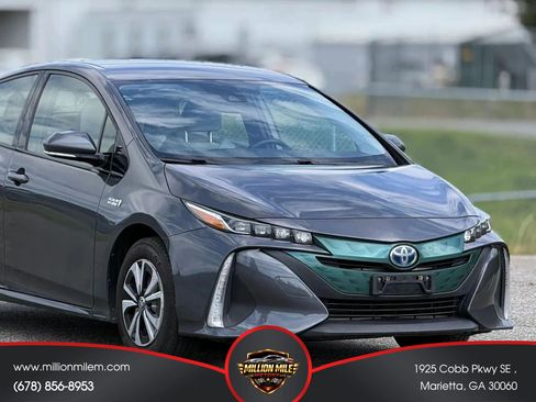 Used 2017 Toyota Prius Prime Plus w/ Carpet Mat Package FWD image 15