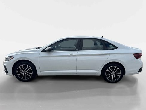 Used 2025 Volkswagen Jetta Sport FWD image 3