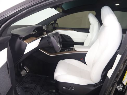 Used 2023 Tesla Model X AWD/4WD image 14