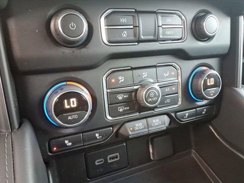 Used 2024 Chevrolet Suburban LT image 12