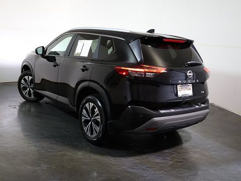 Used 2023 Nissan Rogue SV w/ SV Premium B Package FWD image 2