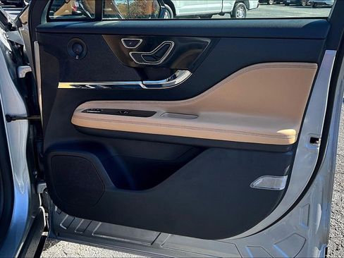 Certified 2023 Lincoln Corsair Reserve w/ Equipment Group 202A image 24