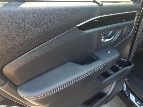 Used 2025 Honda Pilot Touring image 17