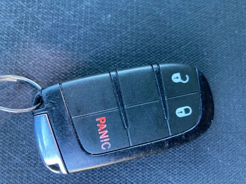 Used 2020 Jeep Grand Cherokee Laredo image 33