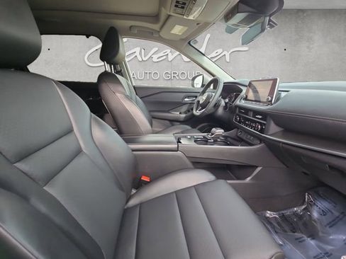 Used 2024 Nissan Rogue SV w/ SV Premium Package FWD image 24
