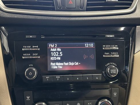 Used 2015 Nissan Rogue SV image 28