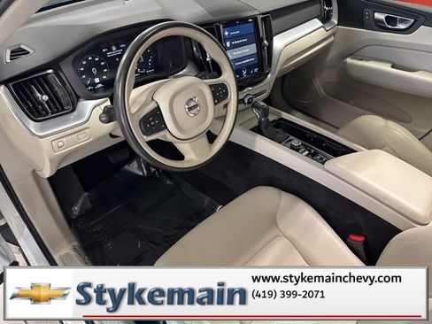 Used 2018 Volvo XC60 T6 Momentum w/ Convenience Package image 39