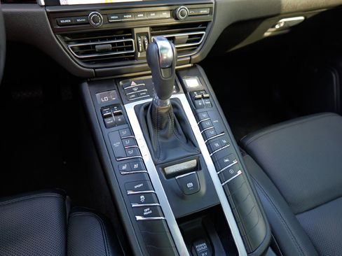 Used 2021 Porsche Macan S image 20