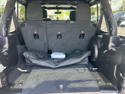 Used 2021 Jeep Wrangler Unlimited Rubicon AWD/4WD image 15