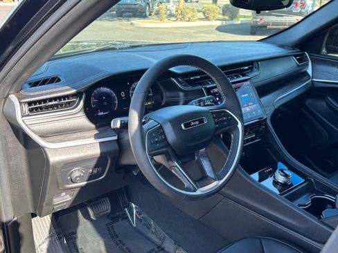 Used 2024 Jeep Grand Cherokee Limited w/ Black Appearance Package RWD image 21