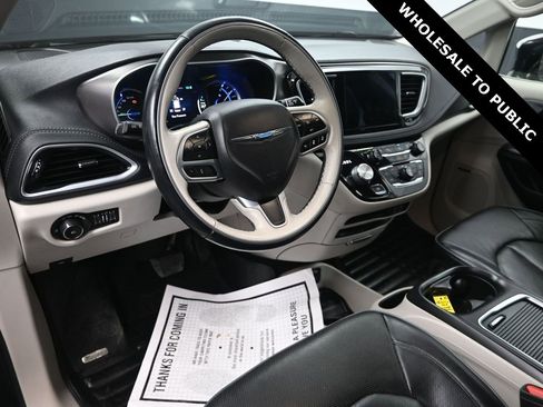 Used 2018 Chrysler Pacifica Limited w/ Advanced Safetytec Group image 14