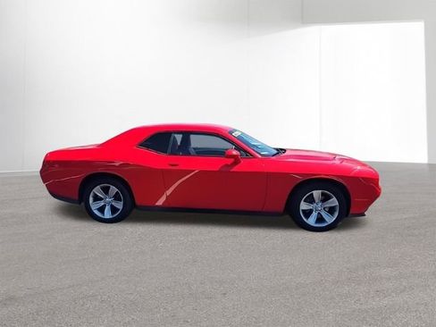 Used 2016 Dodge Challenger SXT image 10