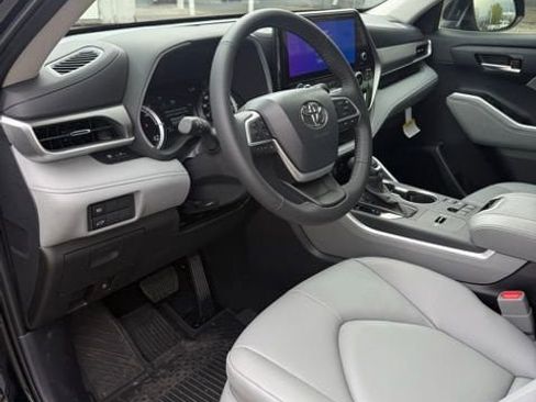 New 2026 Toyota Highlander XLE AWD/4WD image 13