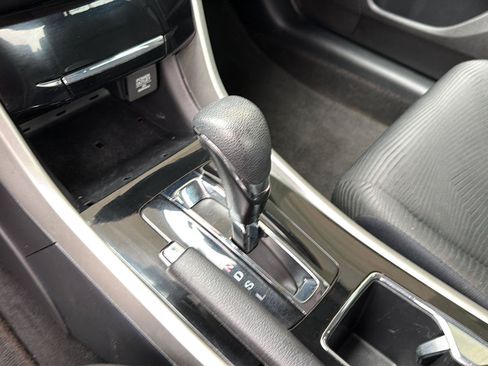 Used 2017 Honda Accord LX image 26