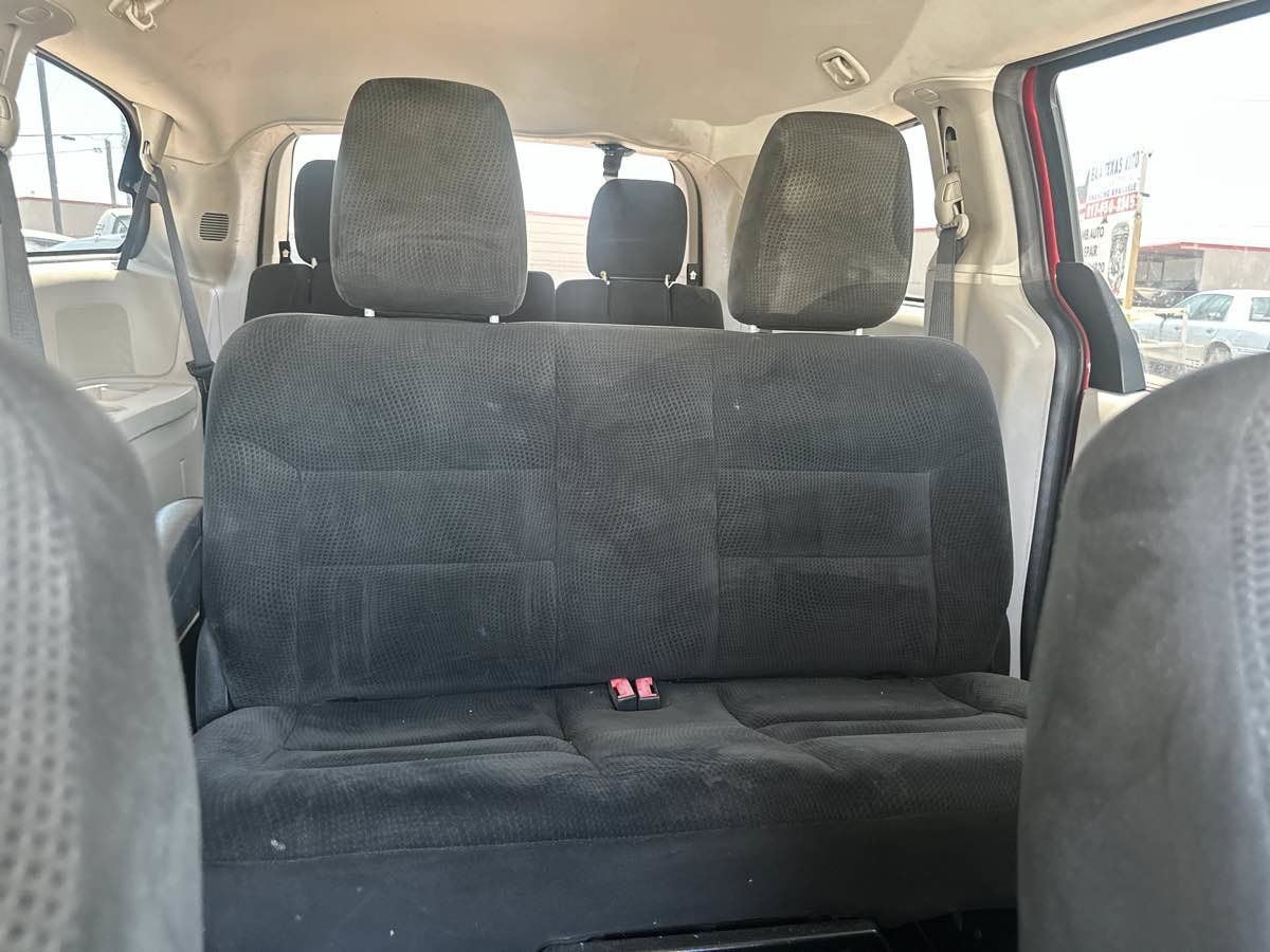 Used 2016 Dodge Grand Caravan American Value Package w/ UConnect Hands-Free Group FWD image 21