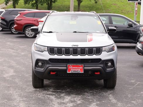 Used 2024 Jeep Compass Trailhawk AWD/4WD image 4