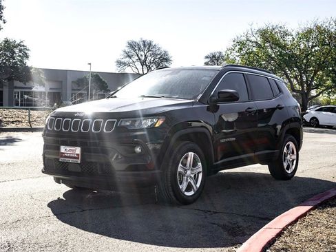 Used 2024 Jeep Compass Latitude image 9