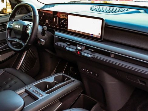 Used 2025 Kia EV9 Wind image 44