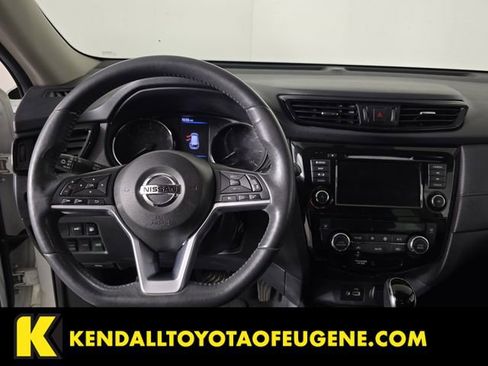 Used 2018 Nissan Rogue SV w/ Premium Package AWD/4WD image 9