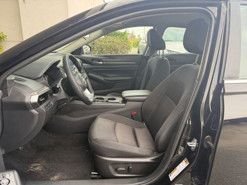 Used 2025 Nissan Altima 2.5 SV image 37