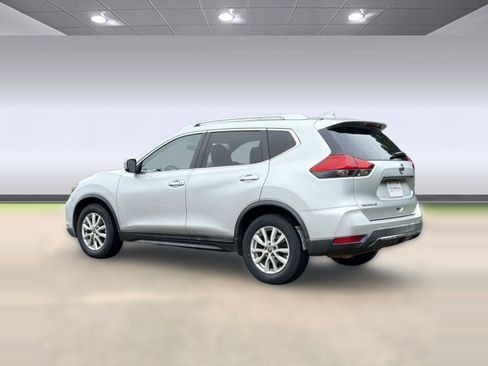 Used 2017 Nissan Rogue SV FWD image 3