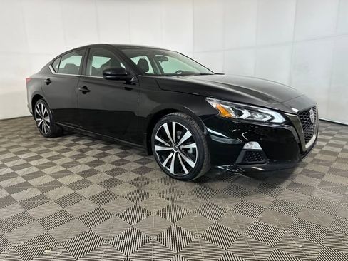 Used 2020 Nissan Altima 2.5 SR w/ Premium Package image 2