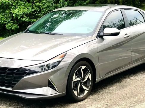 Used 2022 Hyundai Elantra SEL w/ Convenience + Premium Package FWD image 1