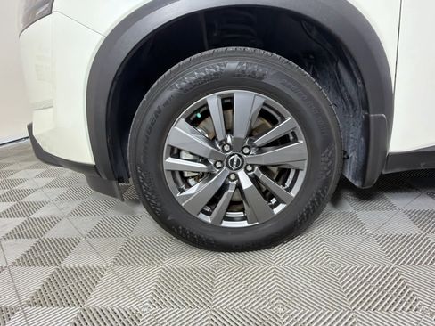 Certified 2024 Nissan Pathfinder SV FWD image 10