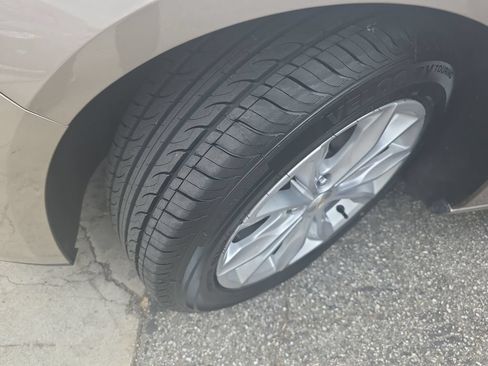 Used 2023 Chevrolet Malibu LT FWD image 26
